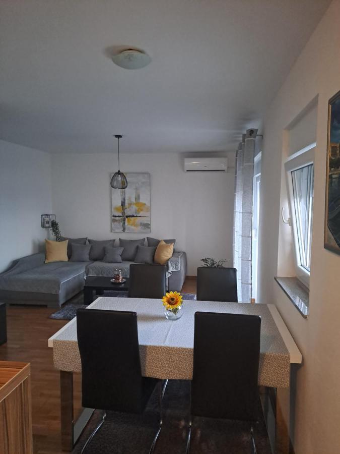 Apartment Mira Sibenik Bagian luar foto